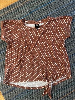 bobeau Brown Short-Sleeve Tie-Front Tee with White Stripe